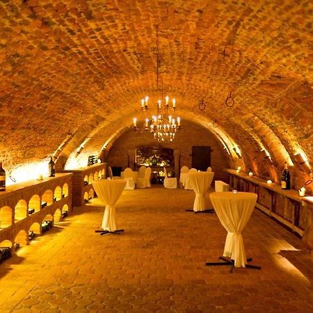 Schlosshotel Obermayerhofen Зеберсдорф Экстерьер фото