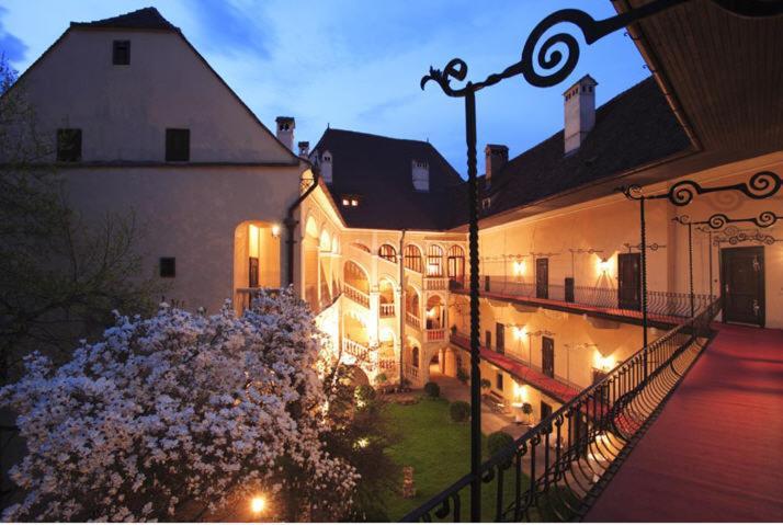 Schlosshotel Obermayerhofen Зеберсдорф Экстерьер фото