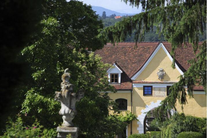 Schlosshotel Obermayerhofen Зеберсдорф Экстерьер фото