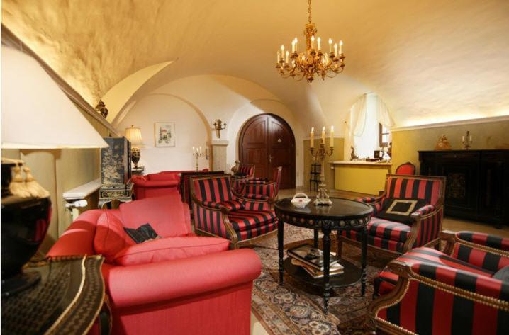 Schlosshotel Obermayerhofen Зеберсдорф Экстерьер фото