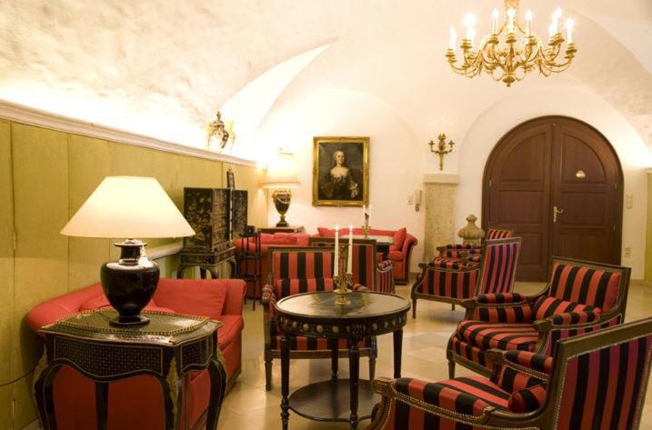 Schlosshotel Obermayerhofen Зеберсдорф Экстерьер фото