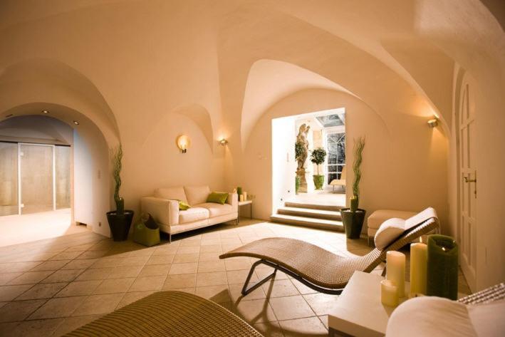 Schlosshotel Obermayerhofen Зеберсдорф Экстерьер фото