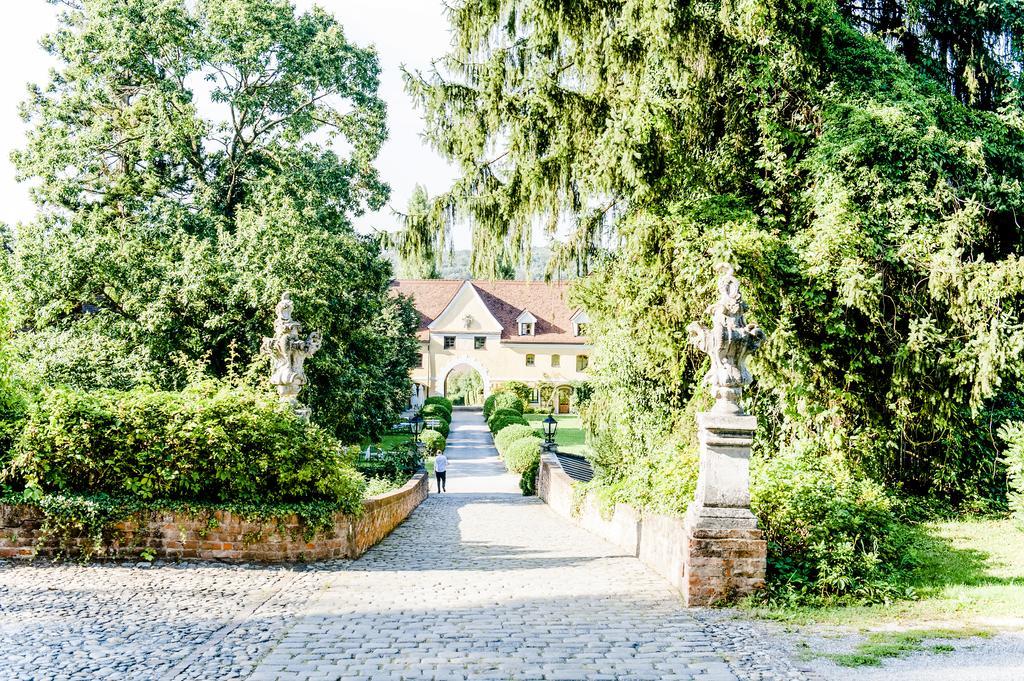 Schlosshotel Obermayerhofen Зеберсдорф Экстерьер фото