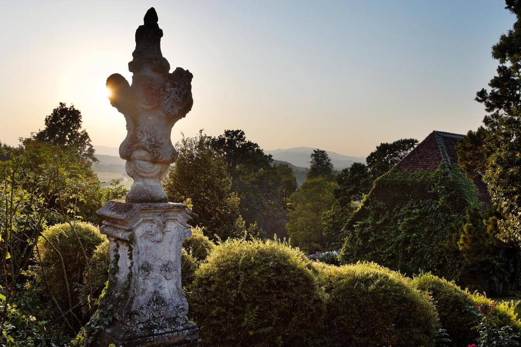Schlosshotel Obermayerhofen Зеберсдорф Экстерьер фото