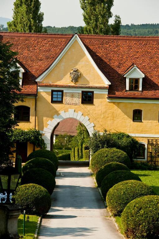 Schlosshotel Obermayerhofen Зеберсдорф Экстерьер фото