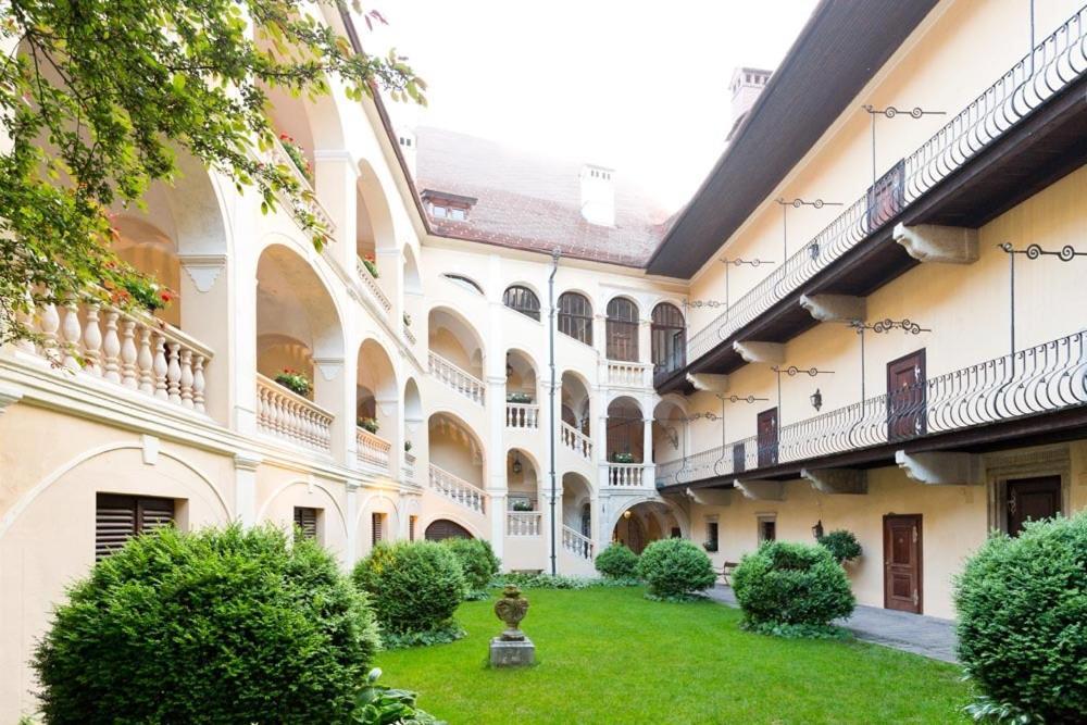 Schlosshotel Obermayerhofen Зеберсдорф Экстерьер фото