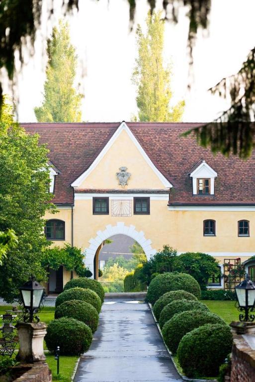 Schlosshotel Obermayerhofen Зеберсдорф Экстерьер фото