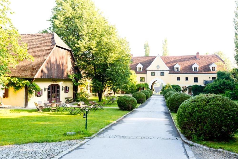 Schlosshotel Obermayerhofen Зеберсдорф Экстерьер фото